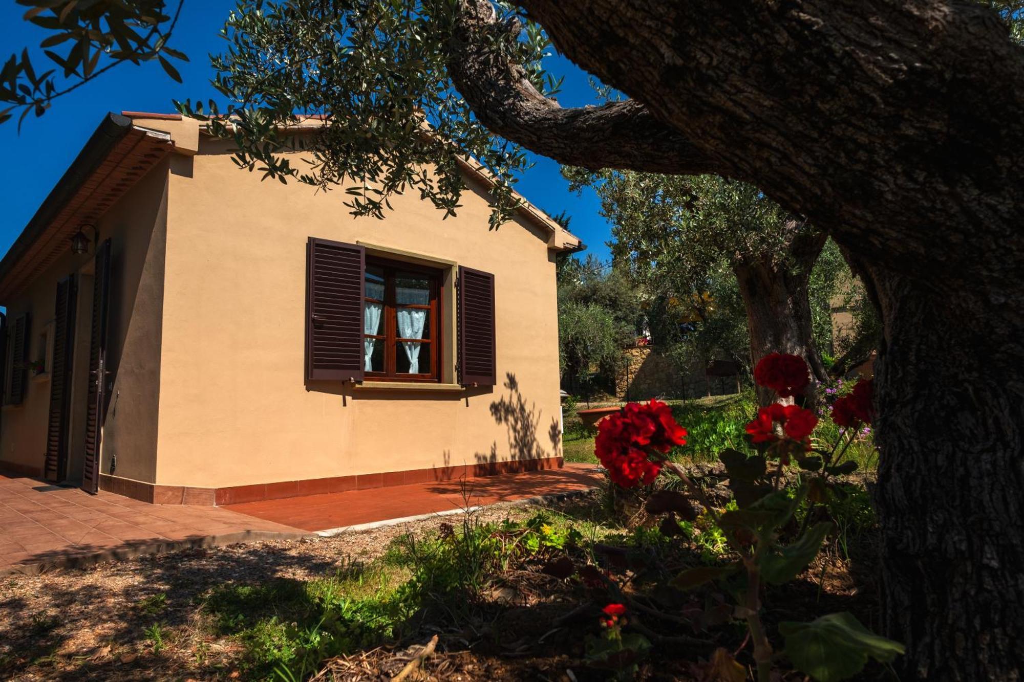 Agriturismo I Cerroni Montescudaio Bagian luar foto